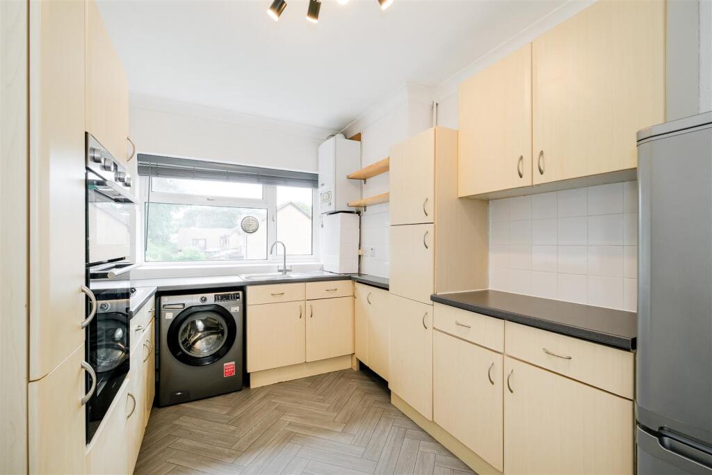 Flat 3, 23 Aldersbrook road-16.jpg