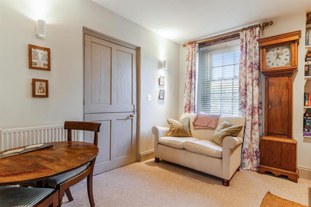 A28 - 52 Milton Street Brixham - 250411.jpg