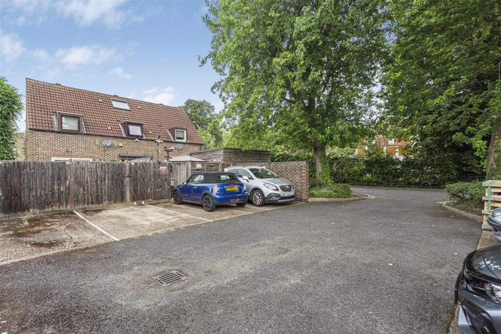 Carpack  4 Bedfont Green Close.jpg