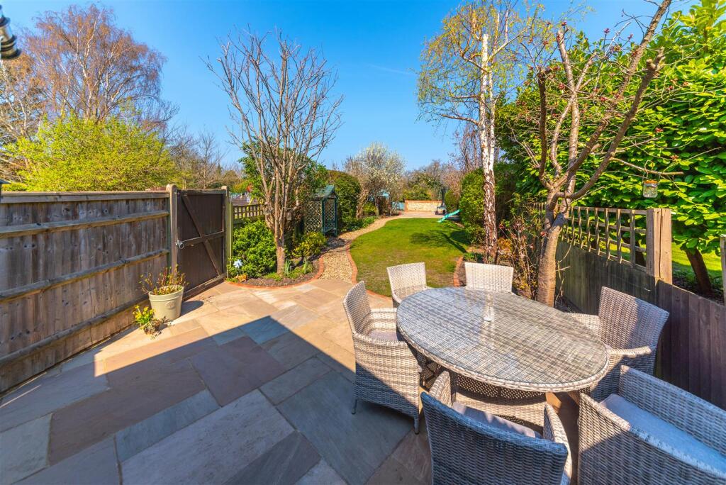 Bumblebee Cottage-30.jpg