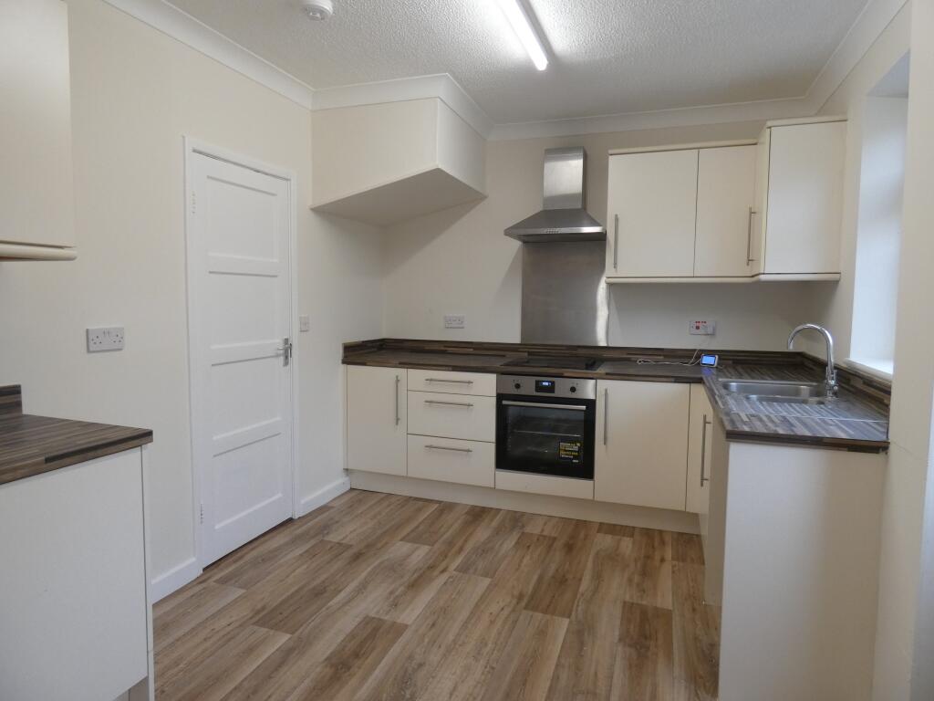 Pic 2 Kitchen (5).JPG