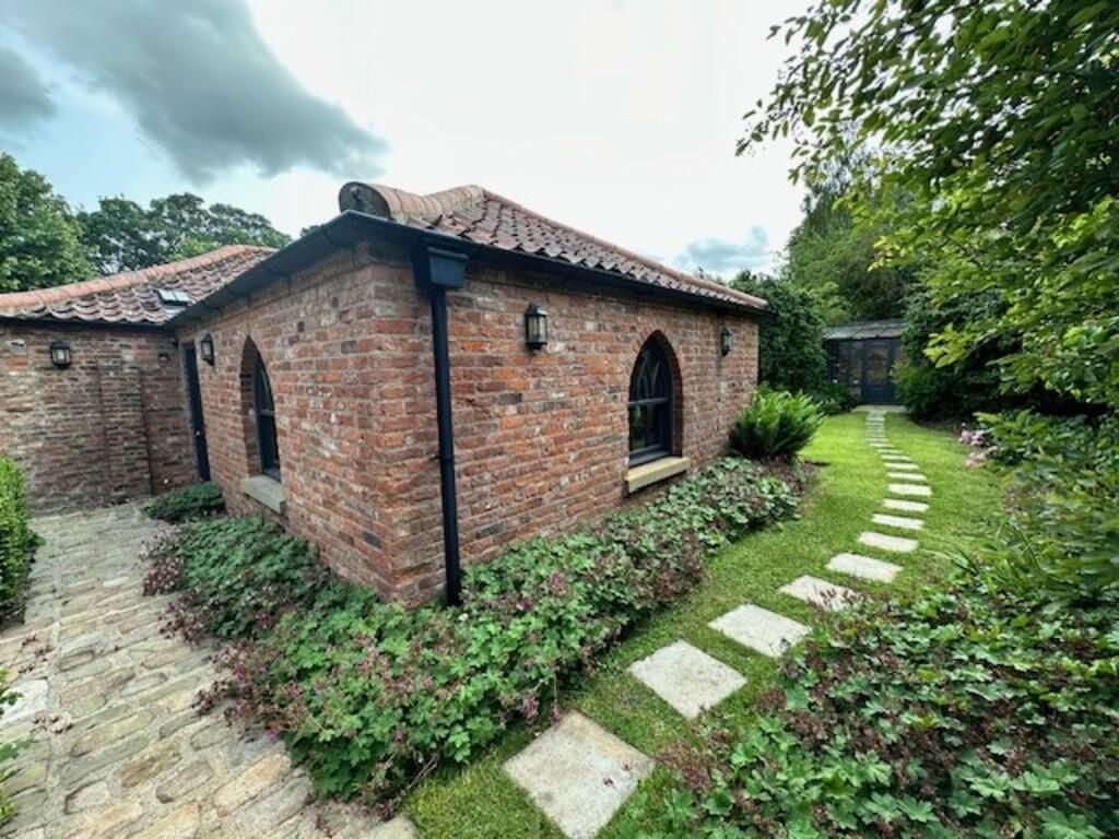 exterrnal side an...