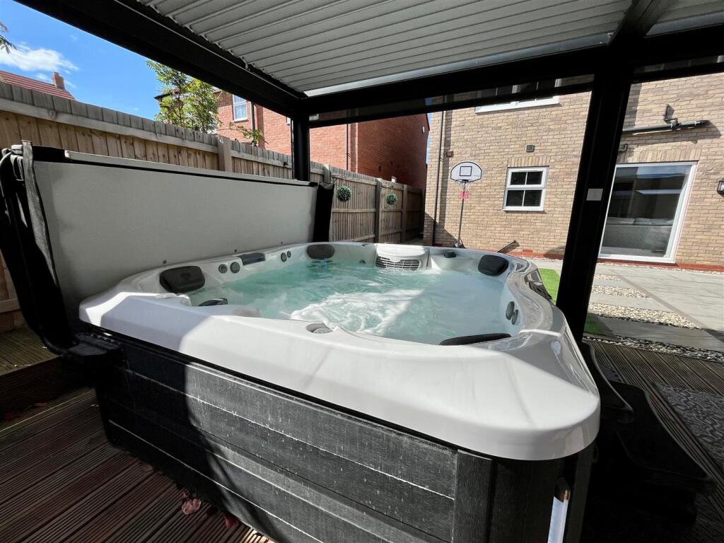 Jacuzzi - Image Four.jpg