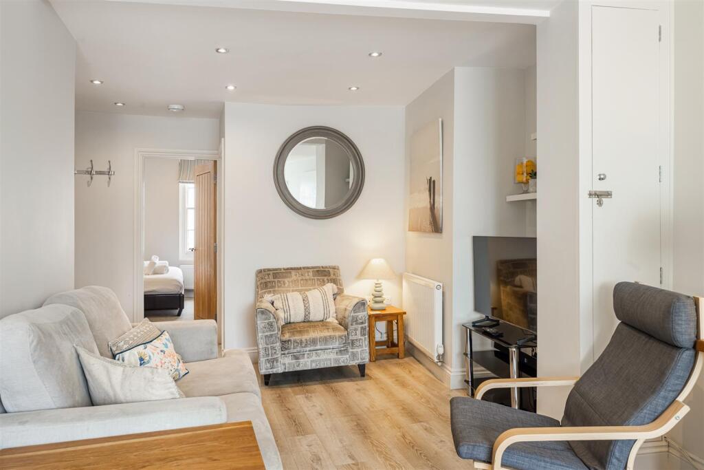 A14 - 11A Smith Street Dartmouth - 240411.jpg