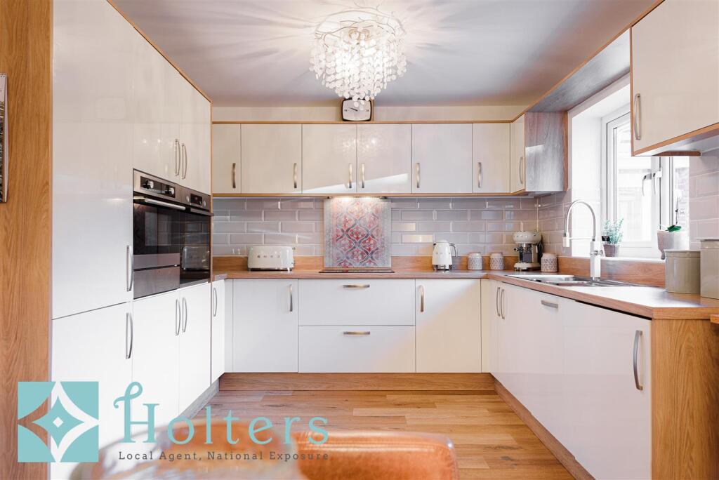 10 Highnam Crescent, Clee Hill-16.jpg