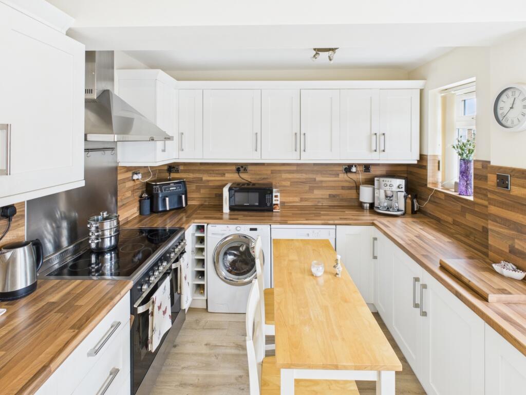 CAM04233G0-PR0019-STILL002