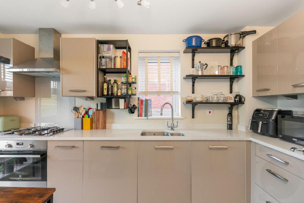 0M8RFP - Kitchen D.jpg