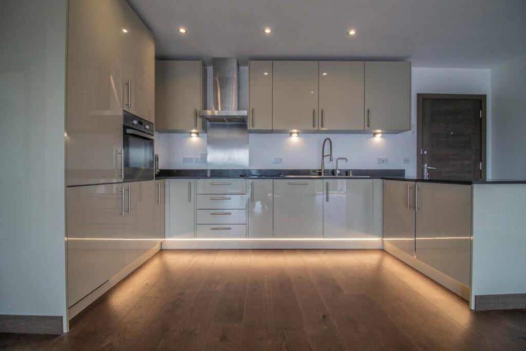 87 Harland Court [Kitchen] 01.jpg