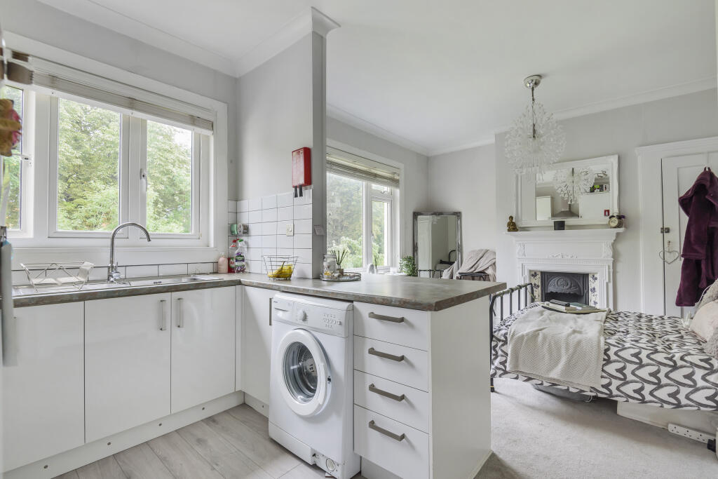 Flat 3, 5 Dale Road, Purley, CR8 2ED