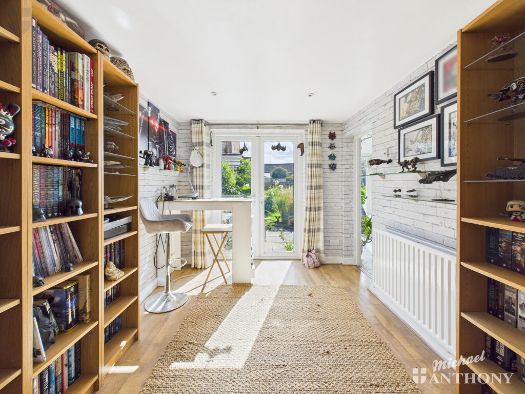 CAM03852G0-PR0419-STILL013