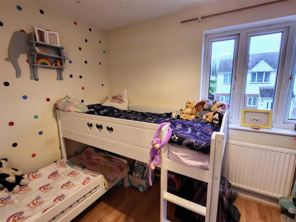 bed 2.jpg