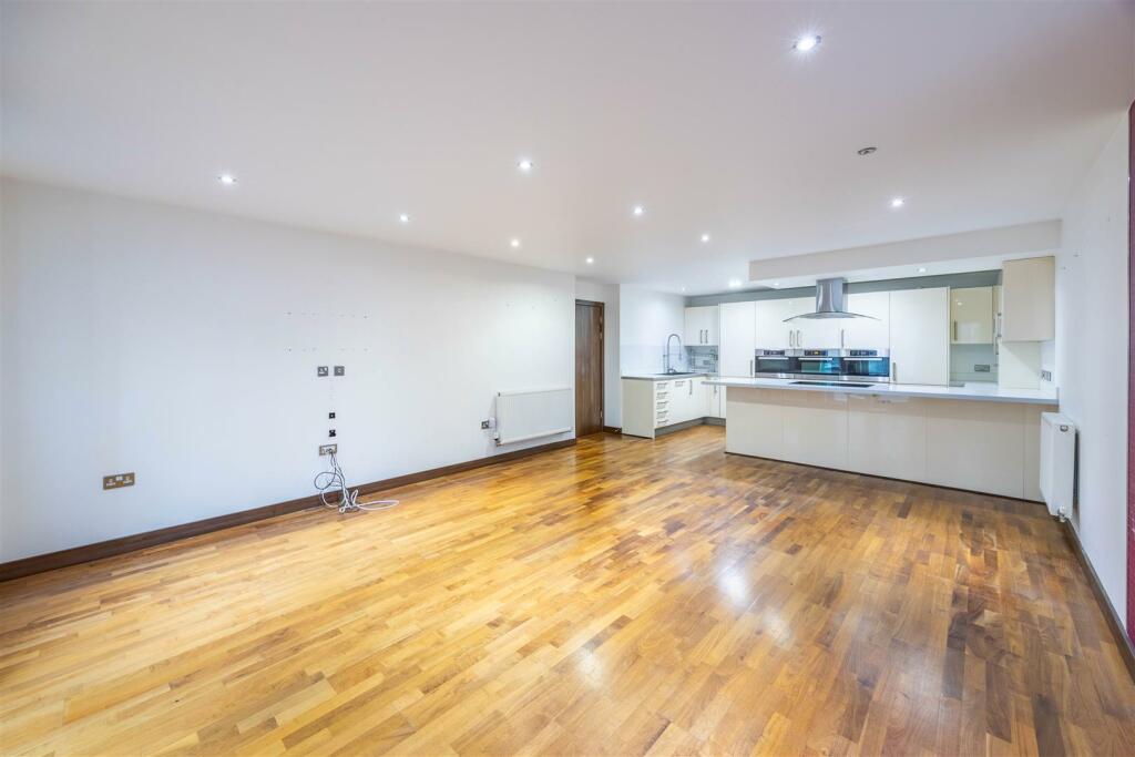 Lounge/Kitchen