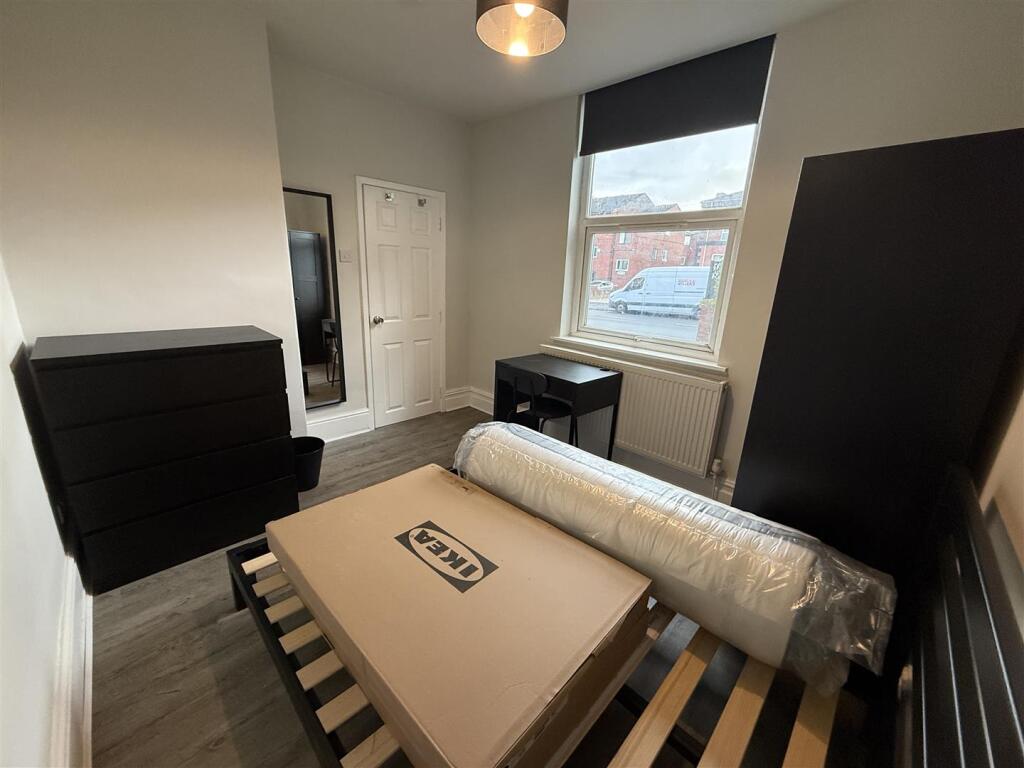 87BL.room1.JPG