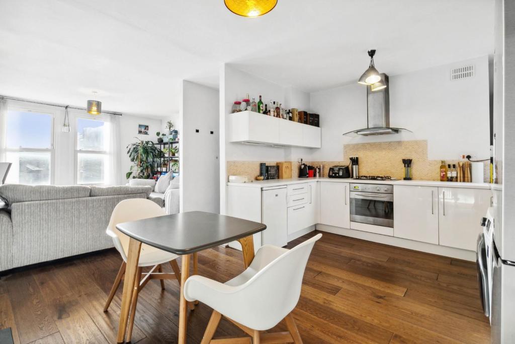 Kitchen (3).jpg