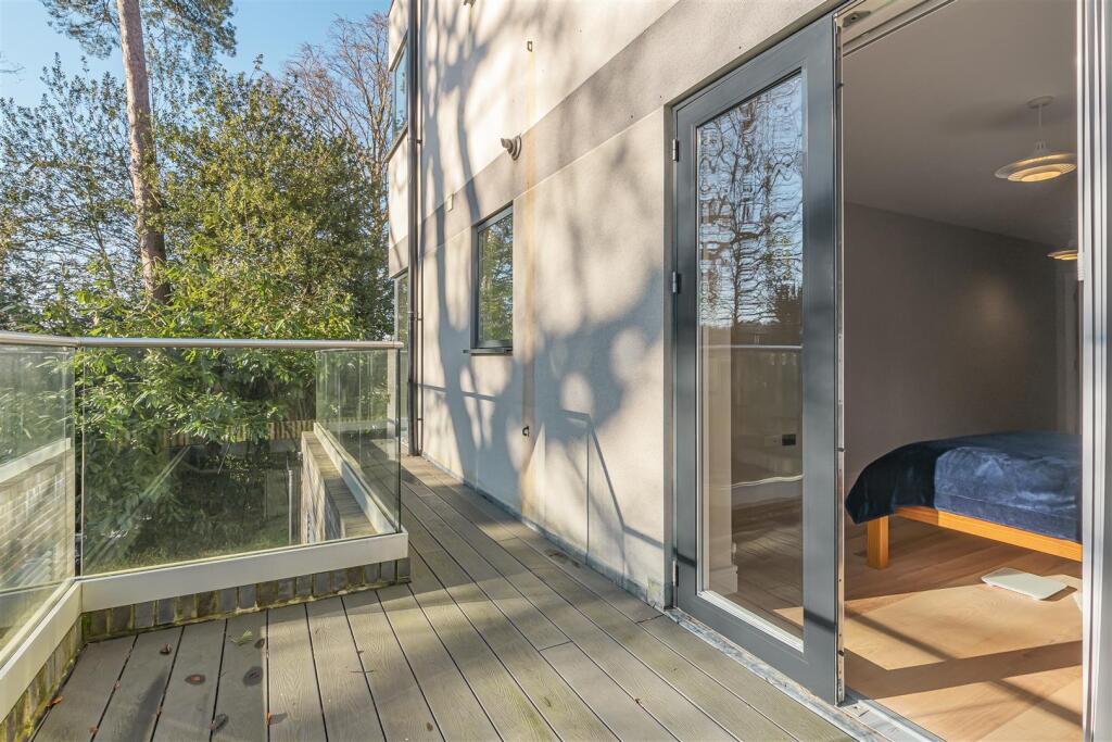 EXTERNAL PRIVATE TERRACES