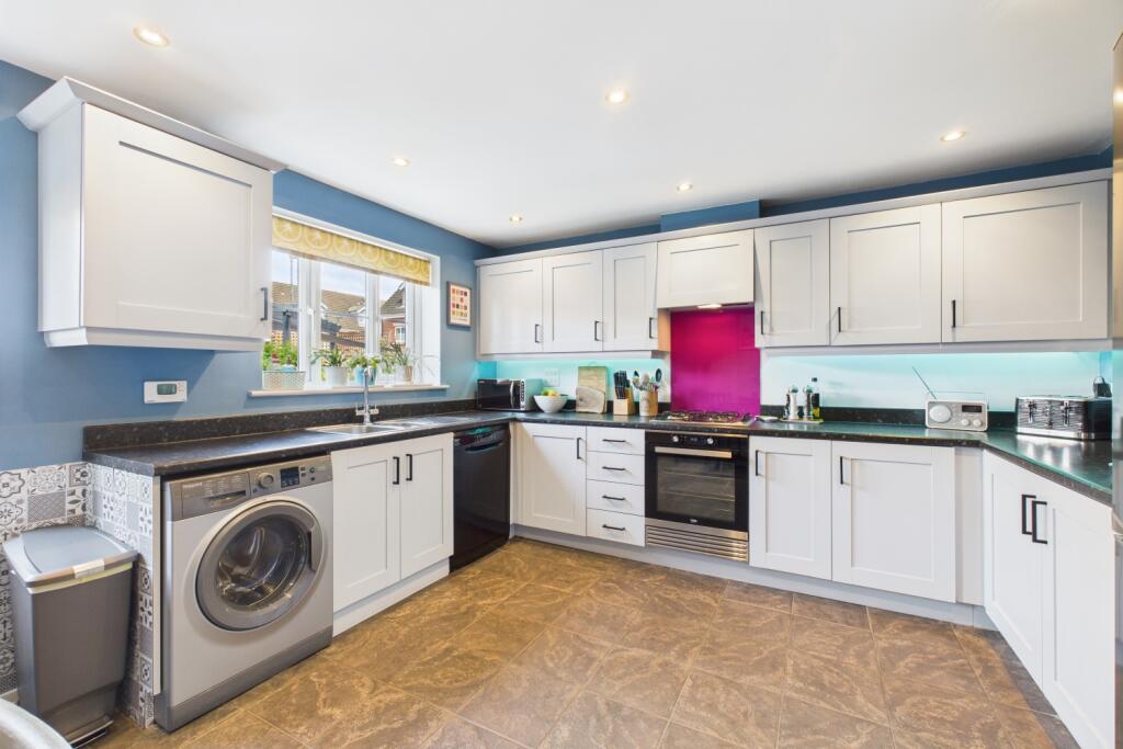 CAM03162G0-PR0289-STILL001