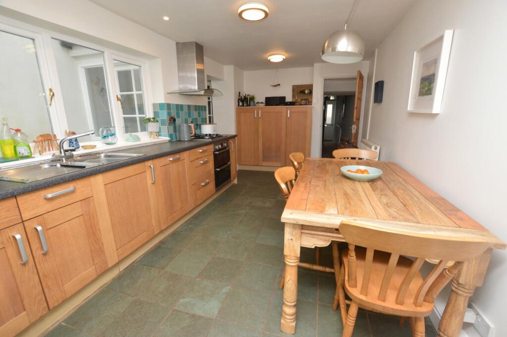 Kitchen/B'Fast Room