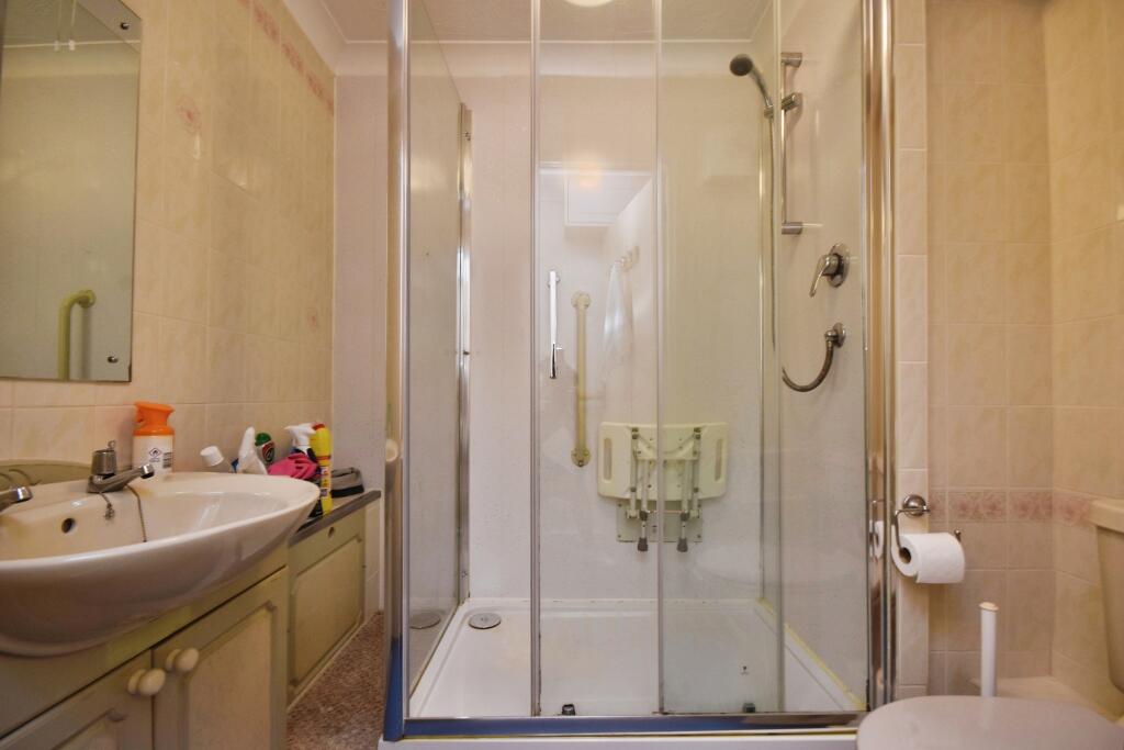 SHOWER ROOM