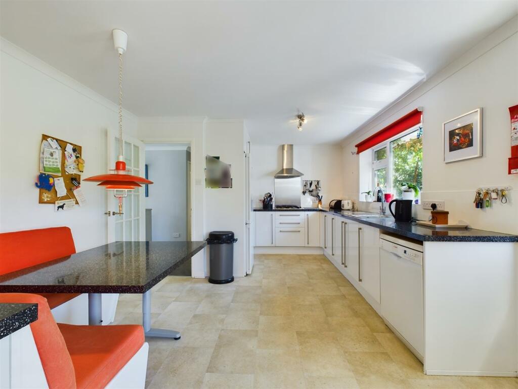 Kitchen Breakast Room.