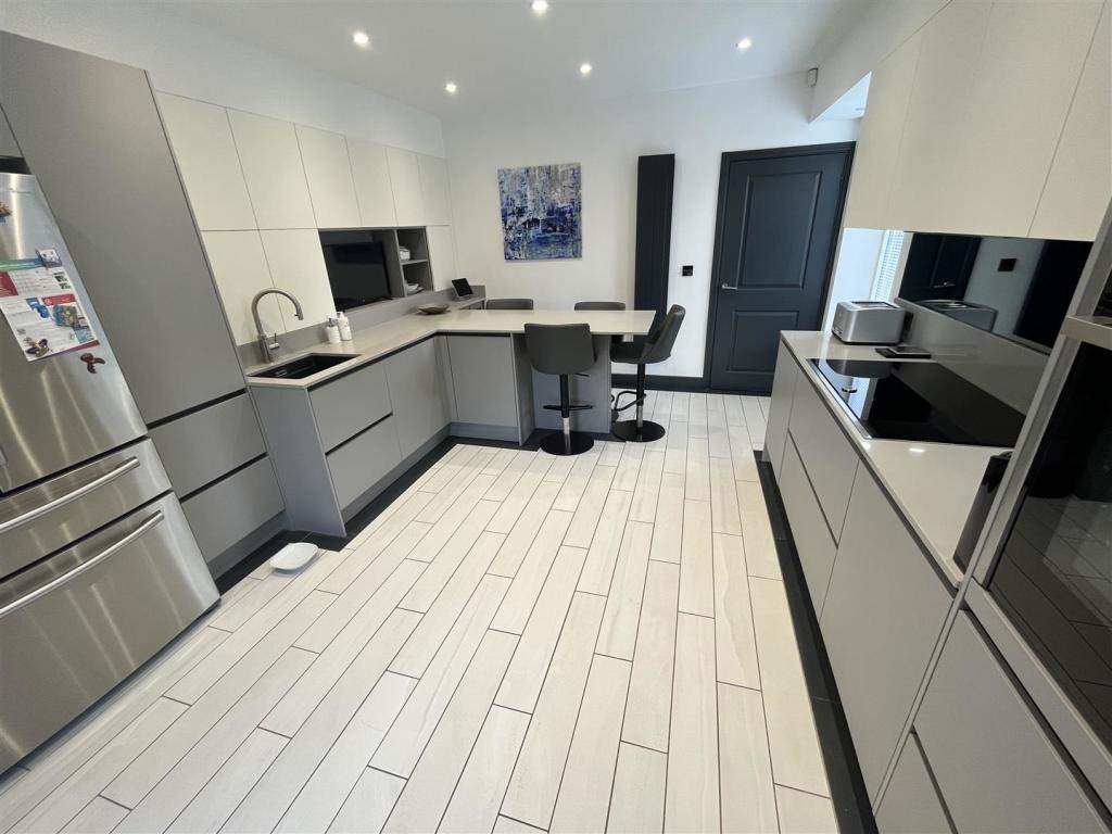 Breakfast Kitchen Aspect 3.jpg