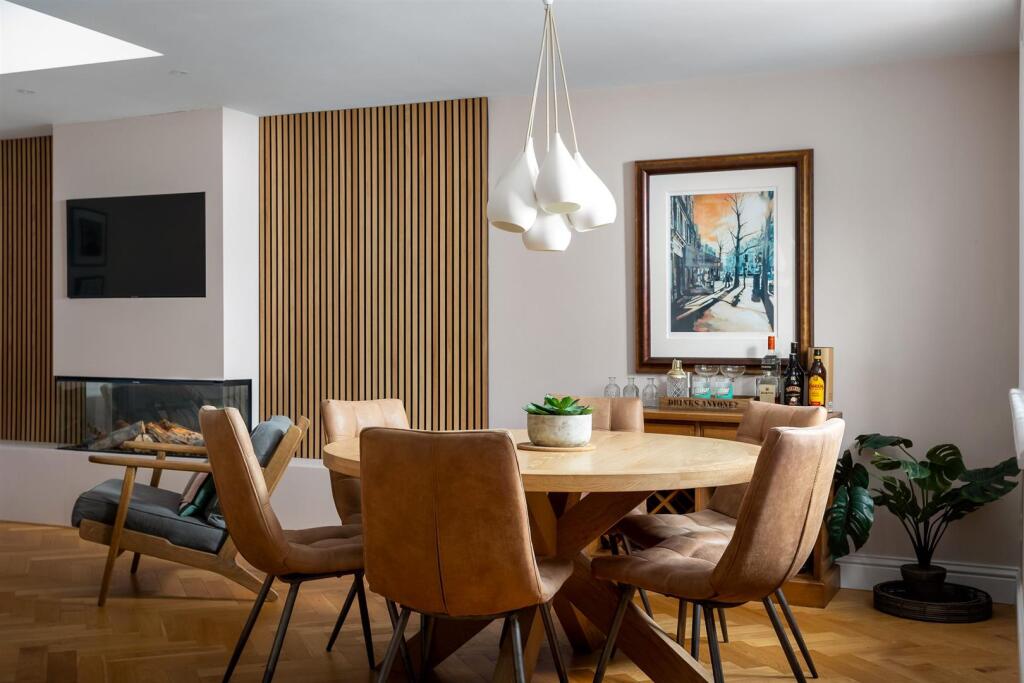 15 - Tynings House - GL51 4XF - Web.jpg