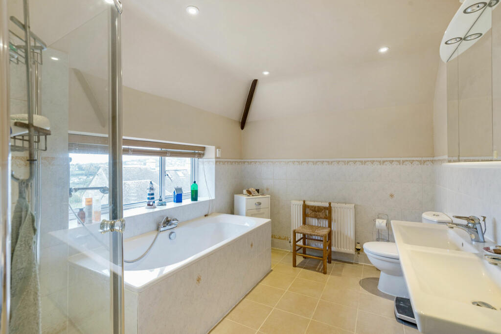 En Suite Bathroom