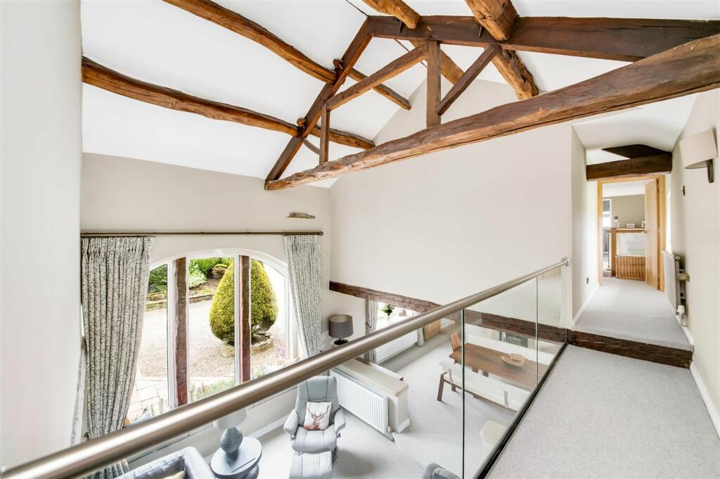 FIRST FLOOR LANDING