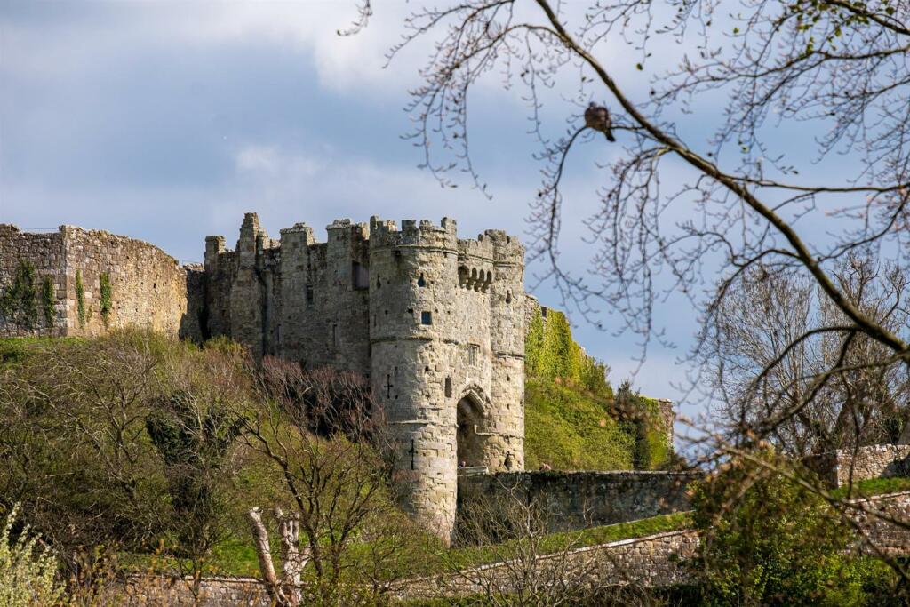 Carisbrooke Castle.jpeg
