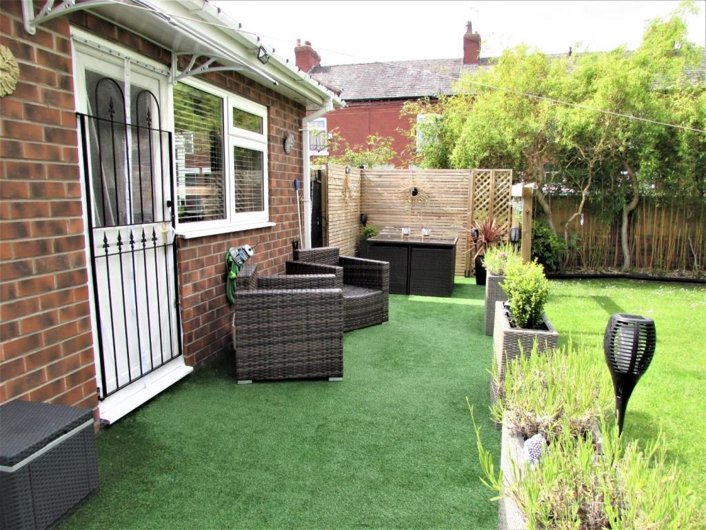 NormanSt19gdn5.JPG
