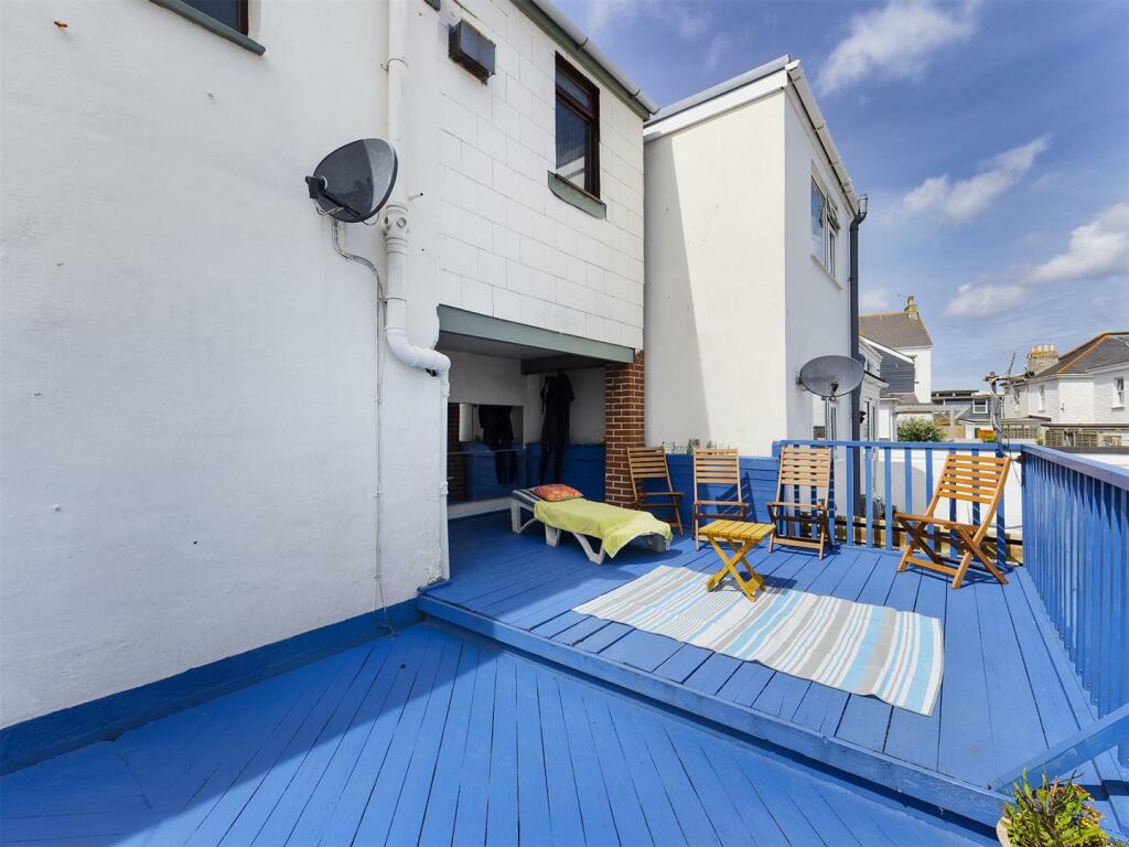 Rear Sun Deck
