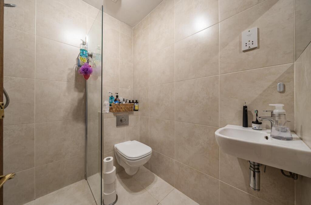 3 Crick Road, Rugby (19).jpg