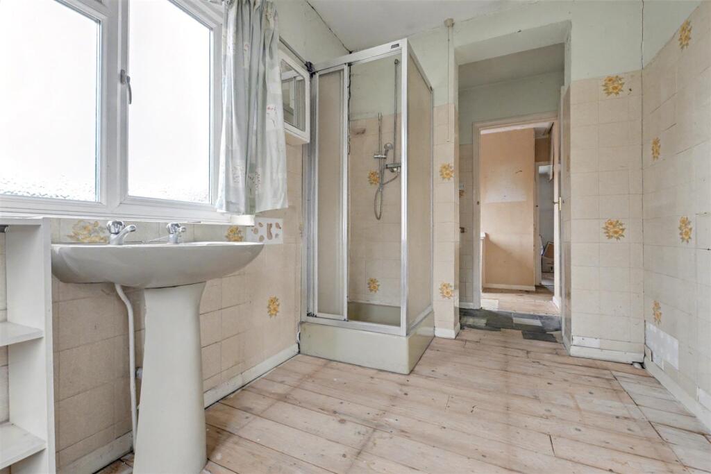 Bathroom_3.jpeg