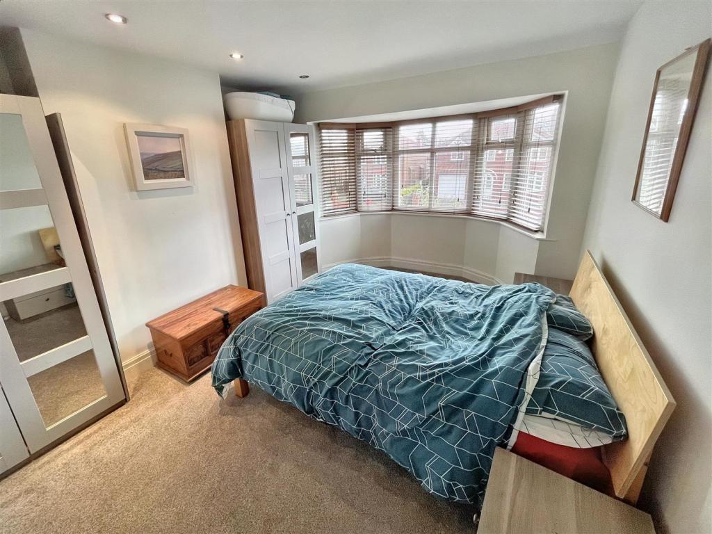 Bedroom 1.jpg