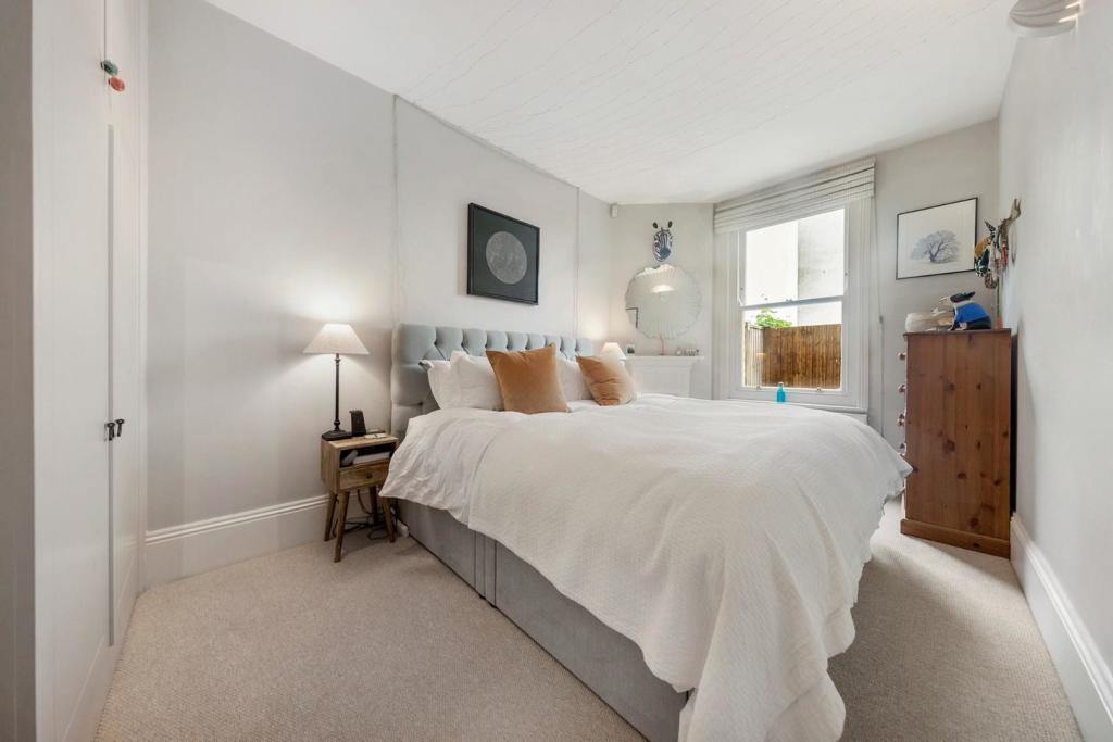 Bedroom (1).jpg