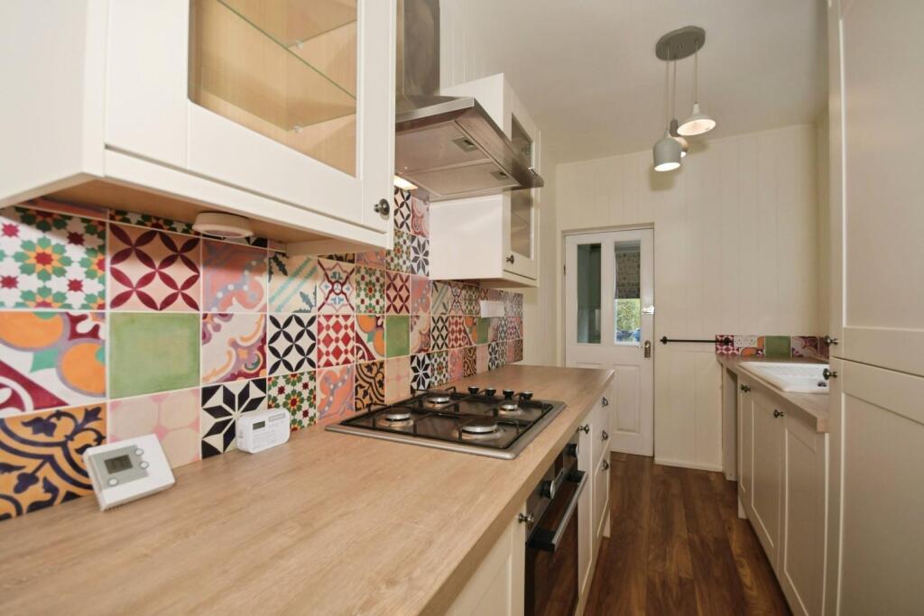KITCHEN 02.jpg
