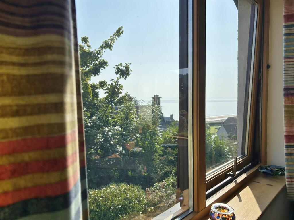 Bedroom 3 / study view