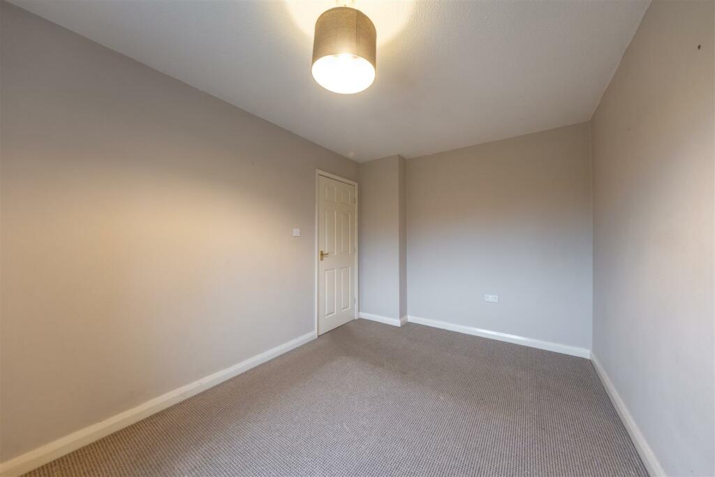 3 Harewood Close-012.jpg