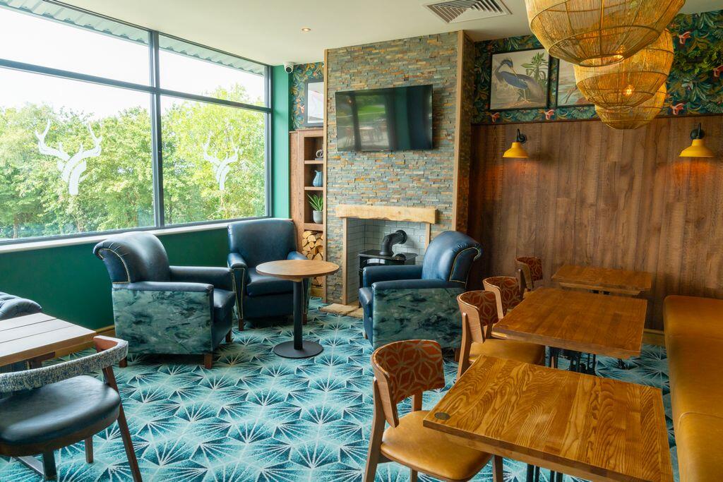 2023 Devon Hedley Wood Restaurant Empty Cosy Fire 