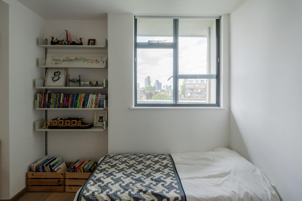 283603 - Keeling House, London E2 - high res - ...