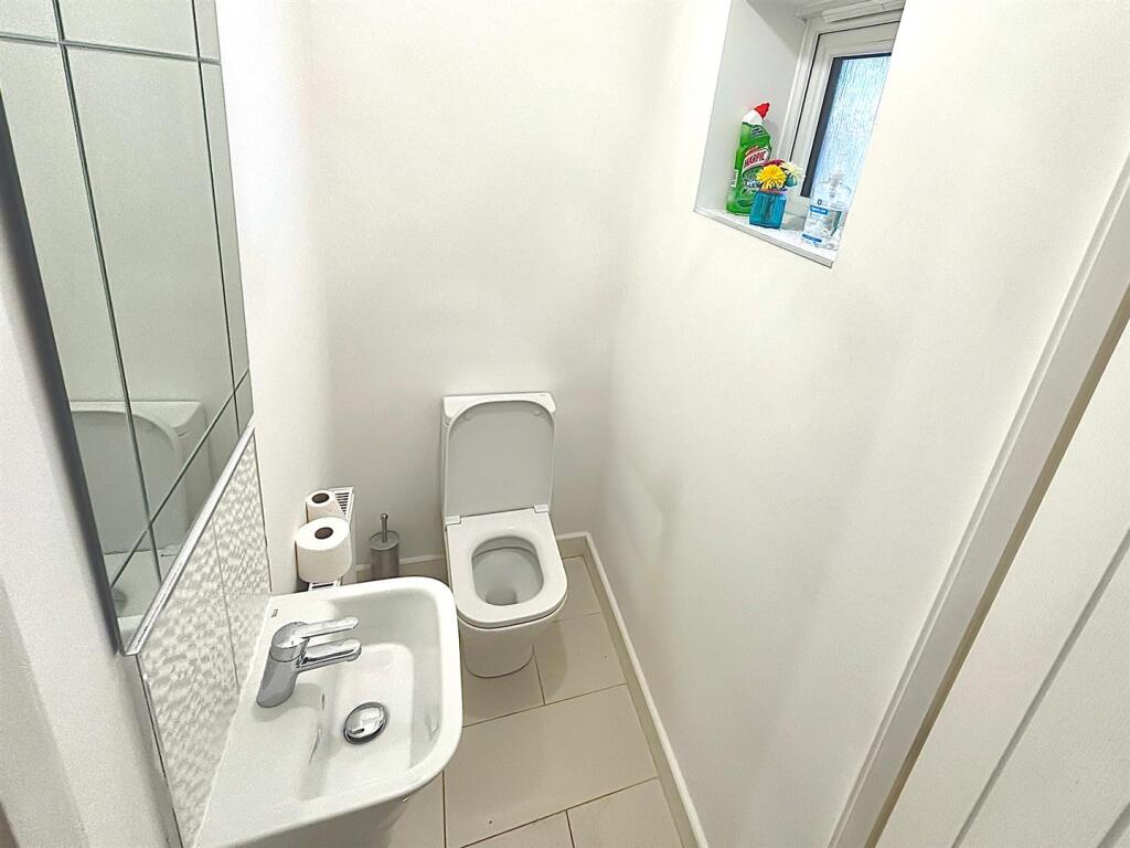 Downstairs Toilet.jpg