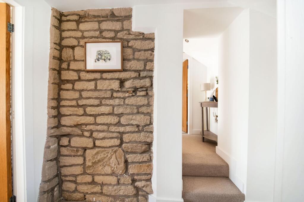 FIRST FLOOR LANDING