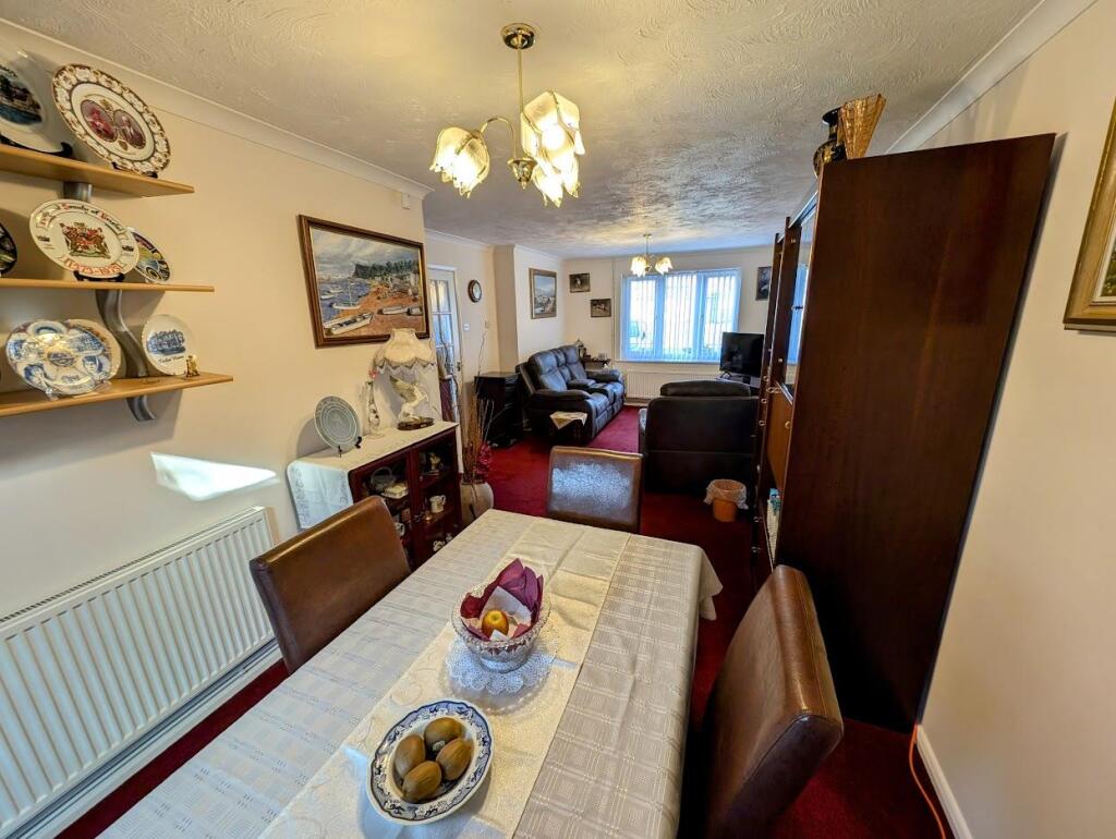 20 Hampden dining area.jpg