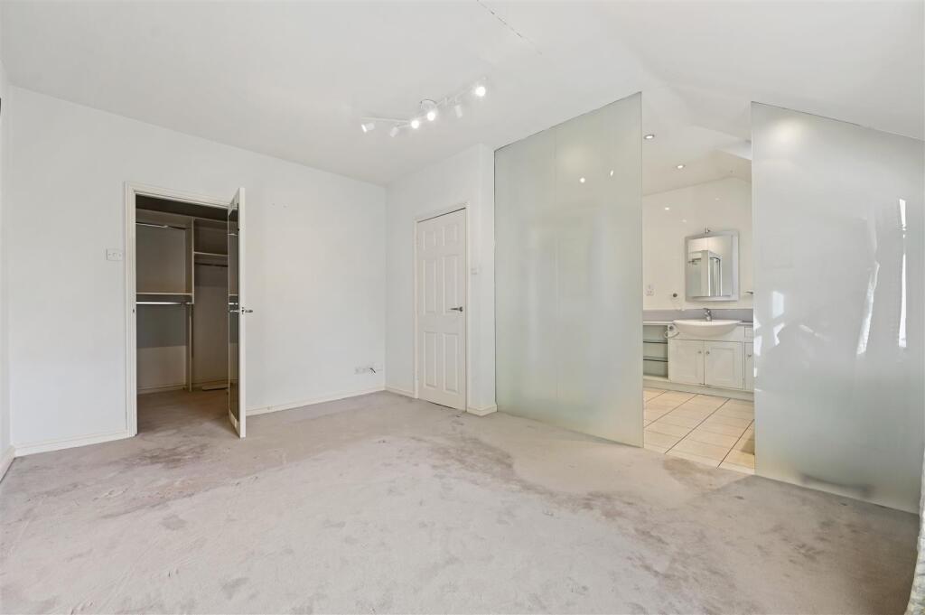 Oxford Gate - 48 (1).JPG