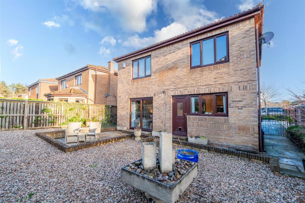 Ladywood Place, Livingston