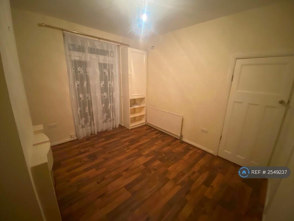 Grd Floor Rear Room :  Dining Room