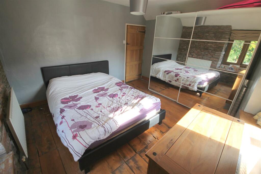 OGR Bedroom 1i.JPG