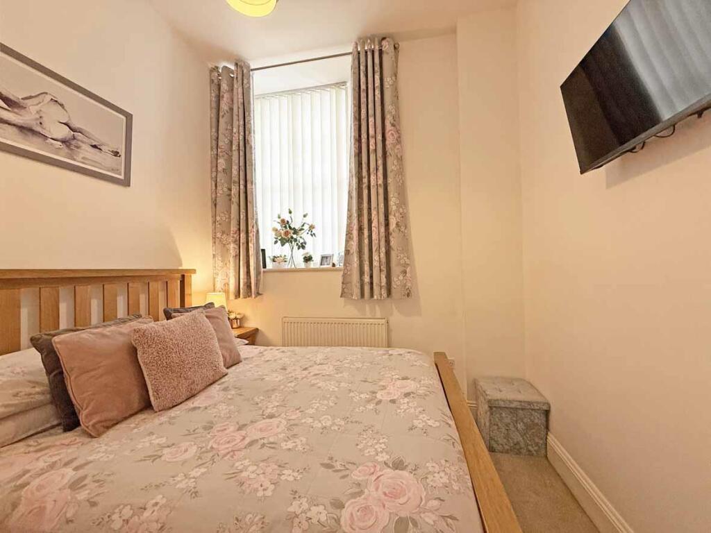 Evans Court - Bed 1.jpg