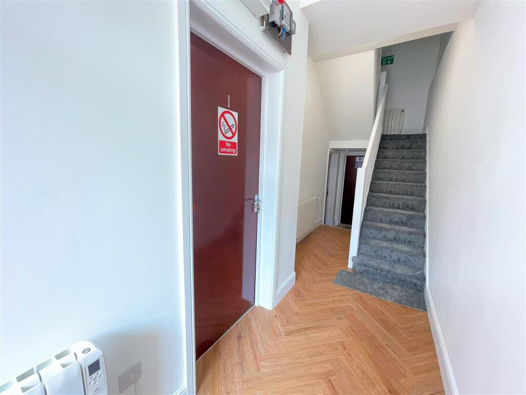 Hallway 1.jpg