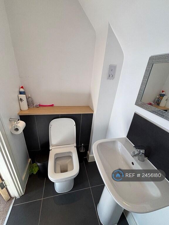 Bedroom 3 Ensuite 