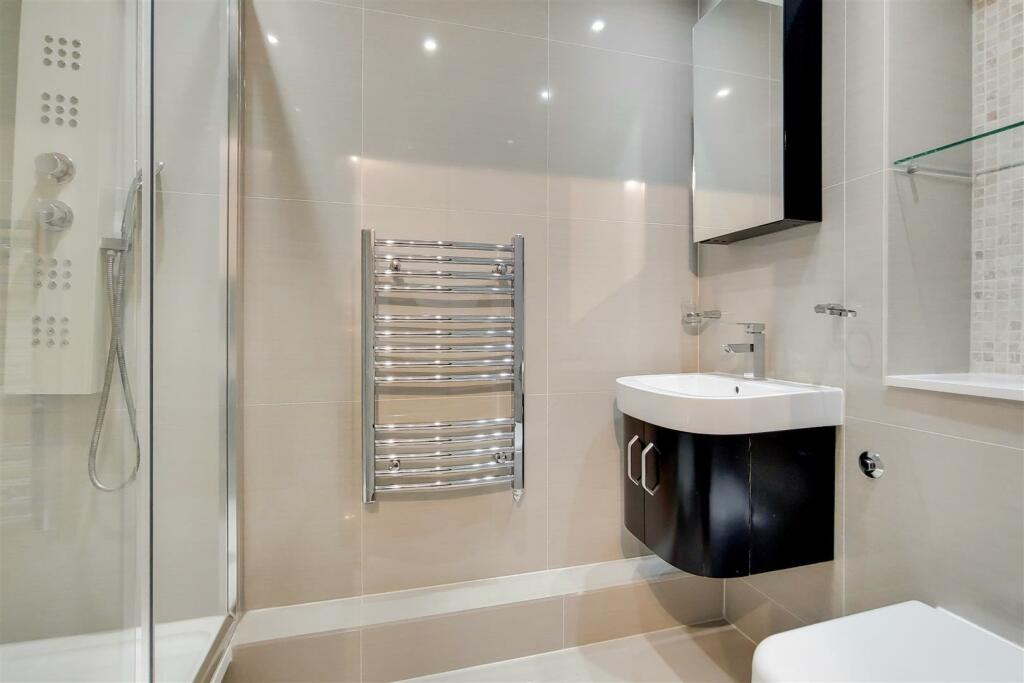 9_Ensuite 2-0.jpg